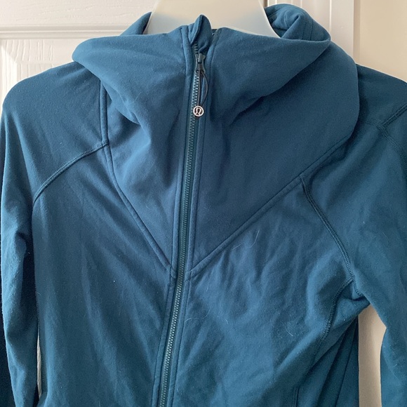 Lululemon jacket - Picture 4 of 9